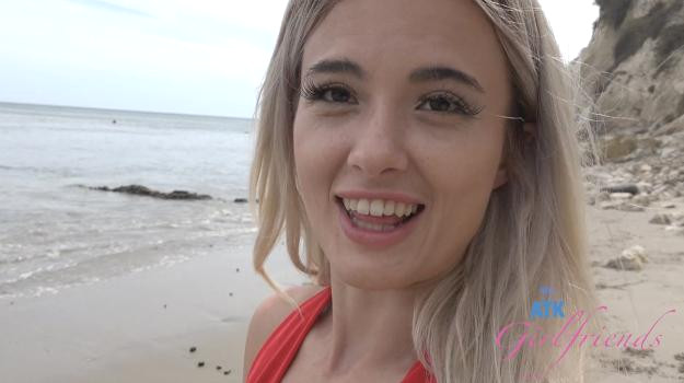 Nicole Nichols Beach Adventure – Sexy Pier Walk & Sultry Car Play