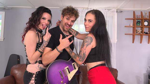 Velour Noir & Vanessa Therock: Wild Threesome Backstage Orgy – Sex, Squirt & Rockstars Unleashed