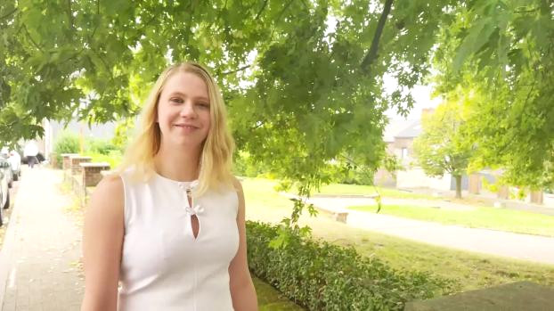 Lola’s Wild Double Trouble: Blonde Bombshell’s Fiery Comeback at 28